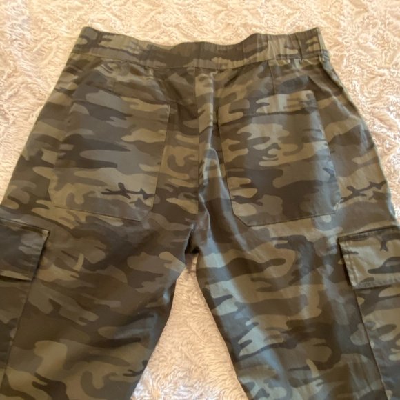 Sanctuary Commander Bermuda Short Little Hero Camo - Picture 5 of 11